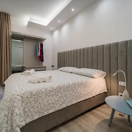 Guesthost - Elegant & Ortigia Apartamento *